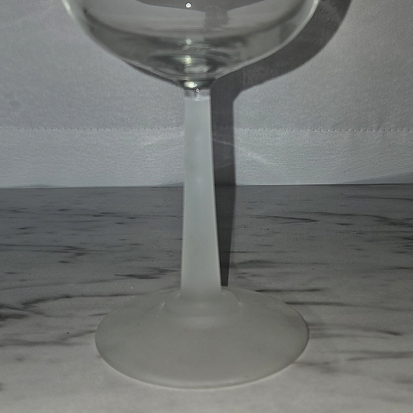 2 Frosted Stem Wine Glasses - Picture 3 of 10